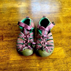 Kids purple keen sandals sized 10